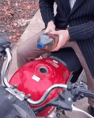 Pompe à Siphon Manuelle  – Essence, Huile, Eau – Robuste & Facile d’Utilisation🔥